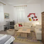 Appartement Kavado *